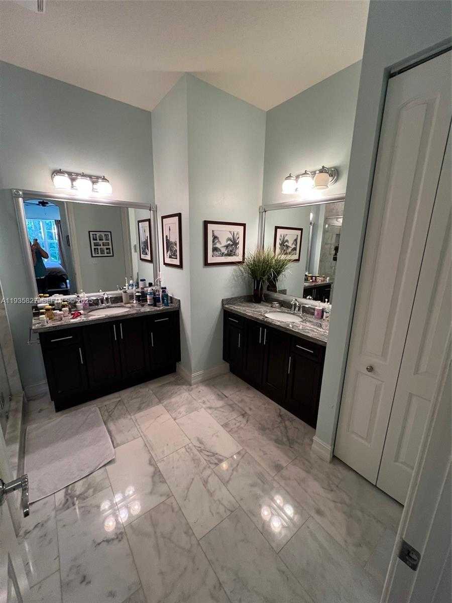 Small Image of 184 WEST BAY CEDAR CIR, Jupiter Number 18