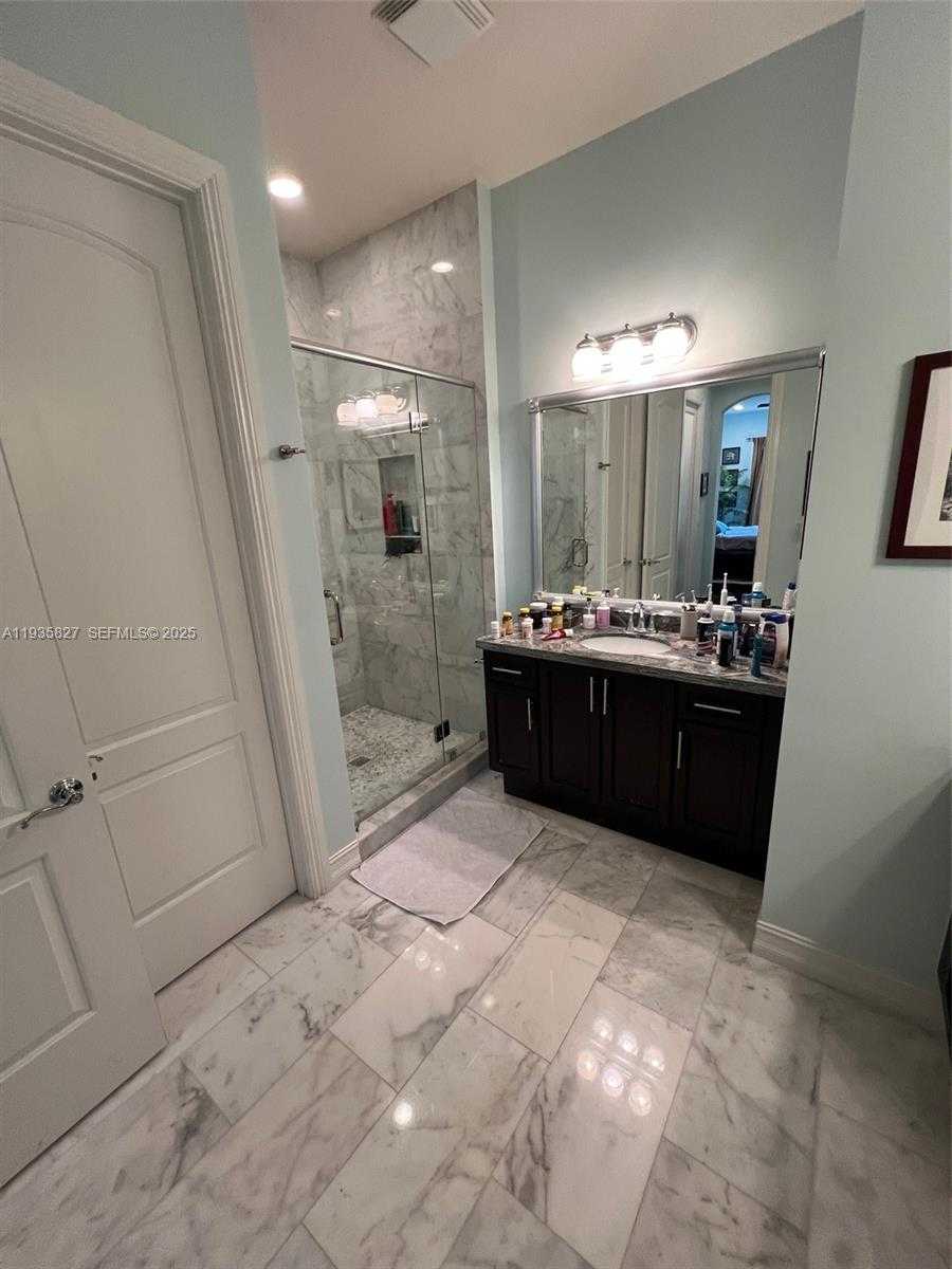 Small Image of 184 WEST BAY CEDAR CIR, Jupiter Number 19