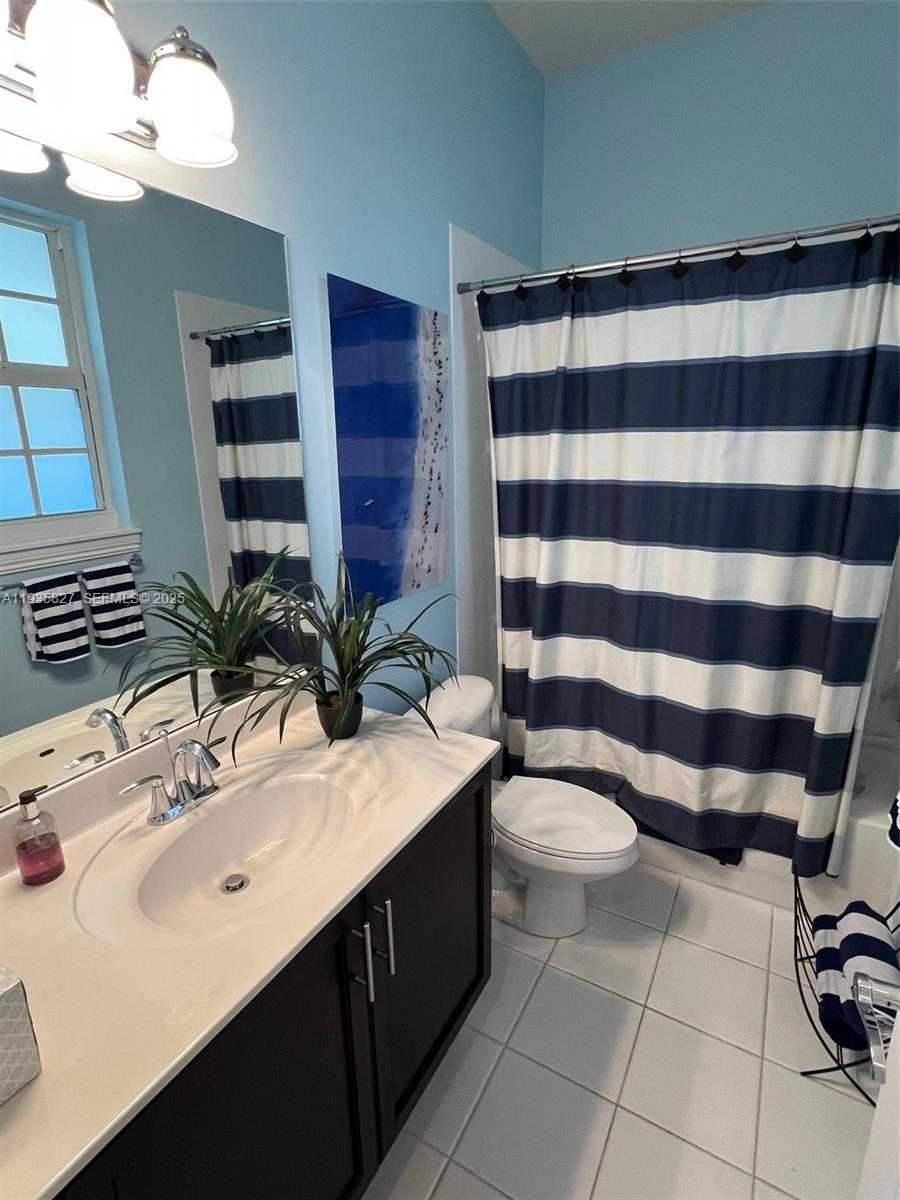 Small Image of 184 WEST BAY CEDAR CIR, Jupiter Number 24
