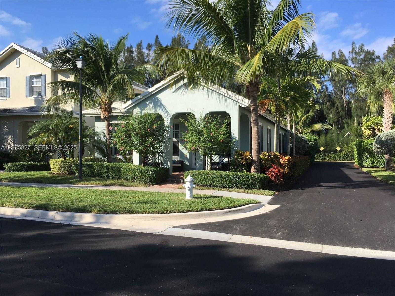 Small Image of 184 WEST BAY CEDAR CIR, Jupiter Number 3