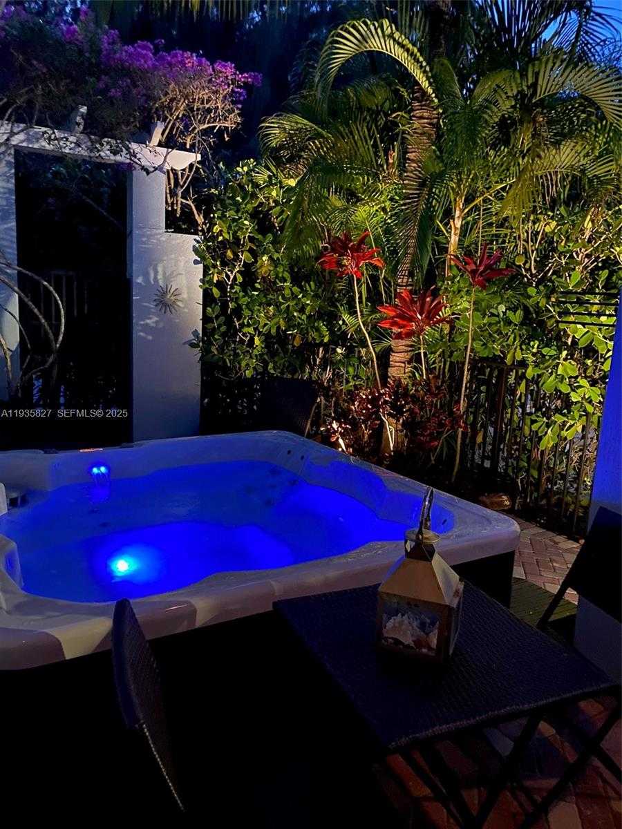 Small Image of 184 WEST BAY CEDAR CIR, Jupiter Number 30