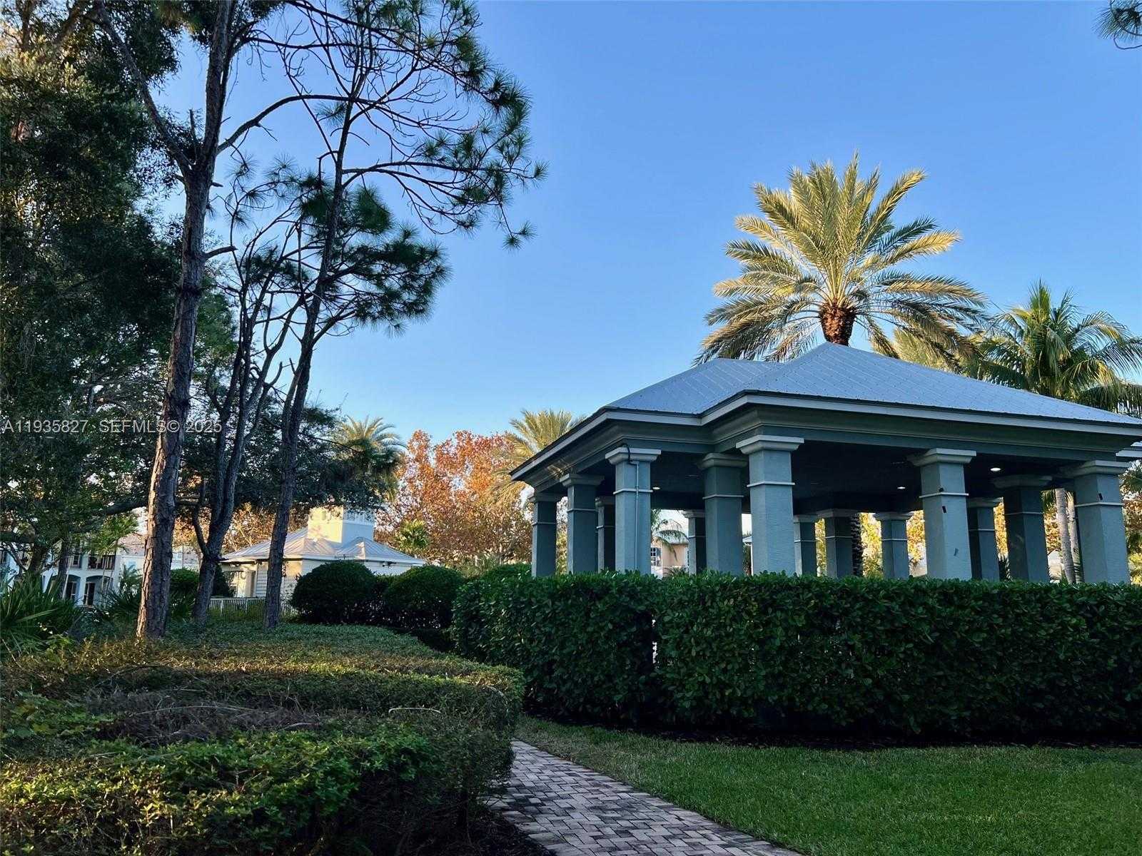 Small Image of 184 WEST BAY CEDAR CIR, Jupiter Number 39