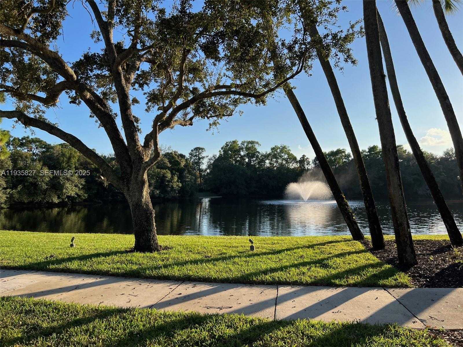 Small Image of 184 WEST BAY CEDAR CIR, Jupiter Number 43