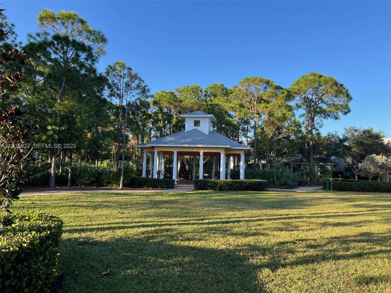 Small Image of 184 WEST BAY CEDAR CIR, Jupiter Number 45