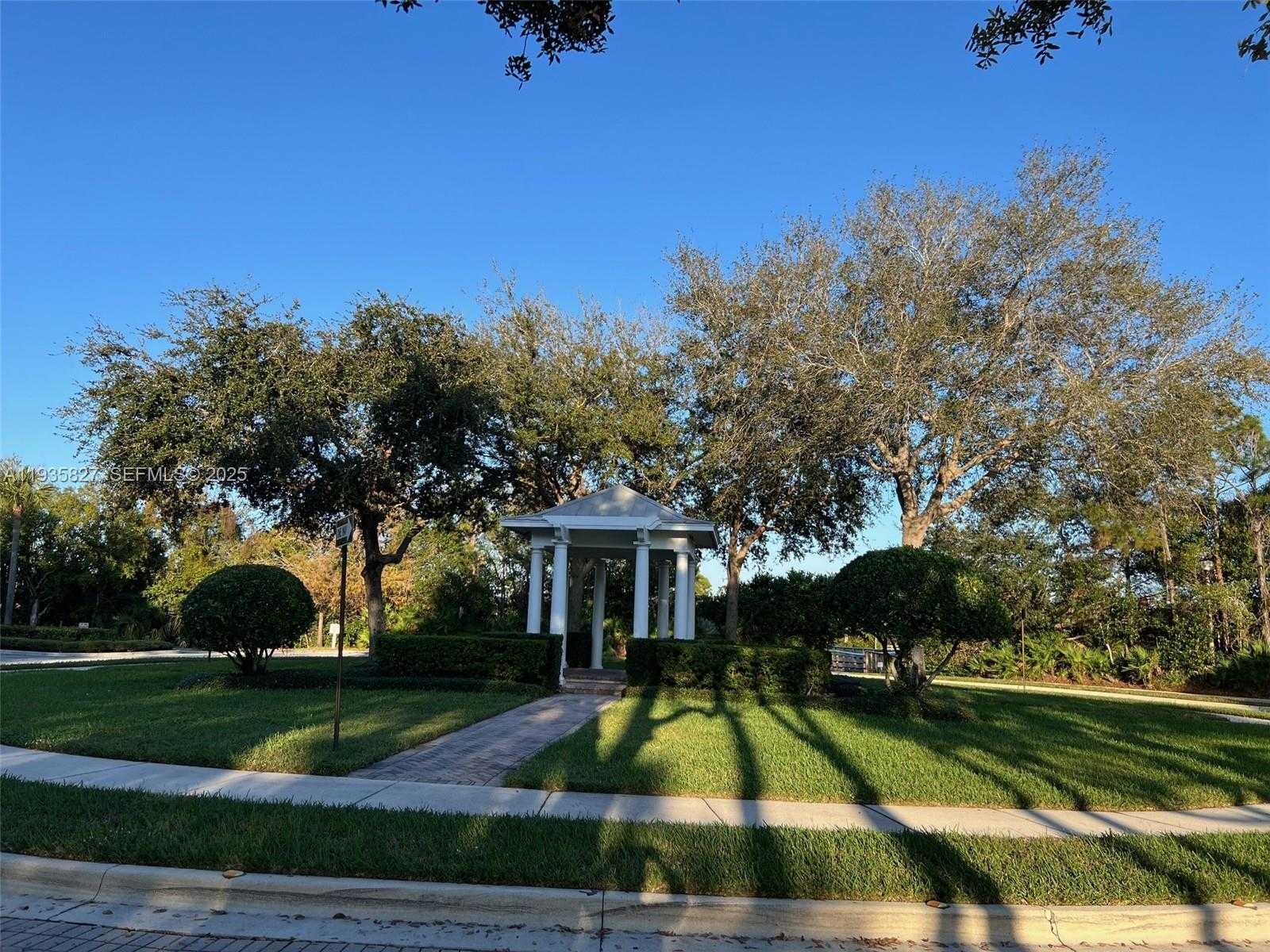 Small Image of 184 WEST BAY CEDAR CIR, Jupiter Number 46