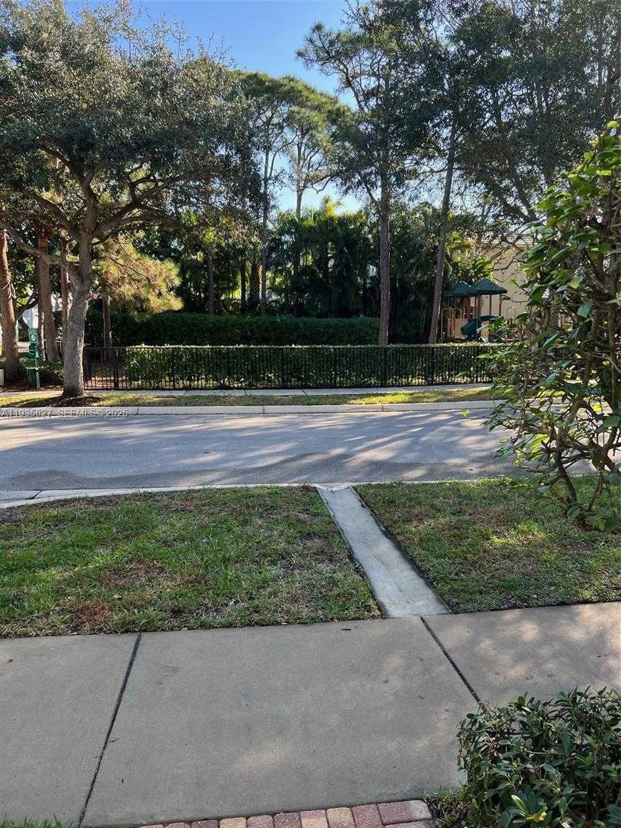 Small Image of 184 WEST BAY CEDAR CIR, Jupiter Number 5