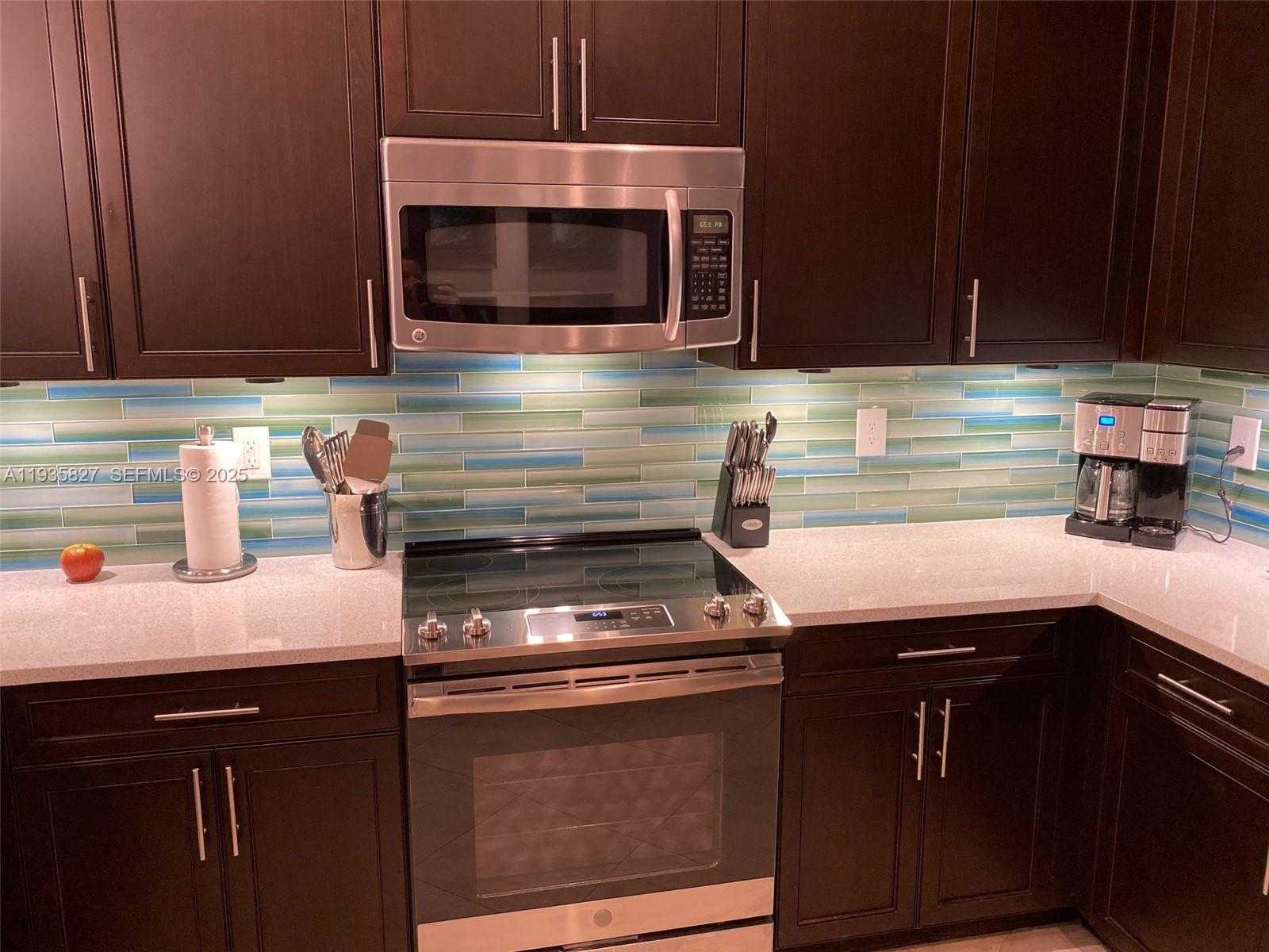 Small Image of 184 WEST BAY CEDAR CIR, Jupiter Number 8