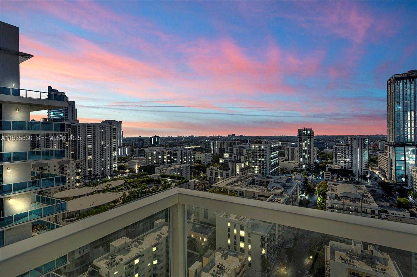 Imagen de Pequeño Objeto