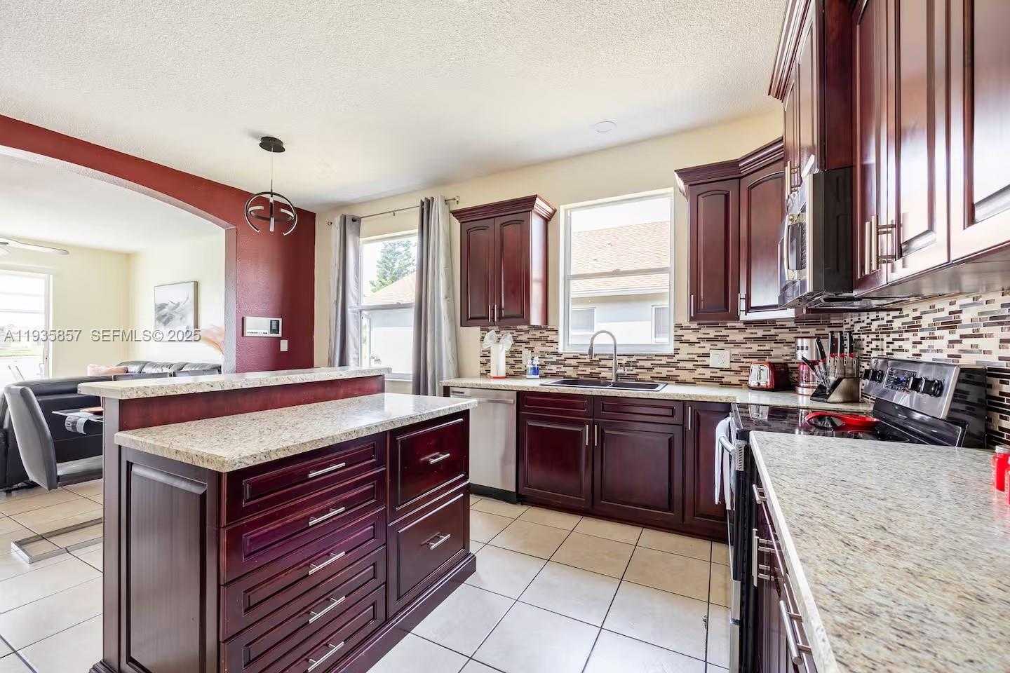 Small Image of 2139 MALLARD CREEK CIR, Kissimmee Number 2