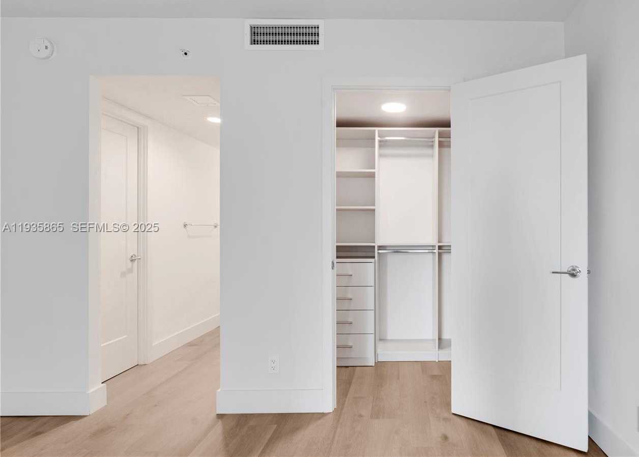 Small Image of 555 NORTH EAST 34TH ST #2209, Miami Number 25