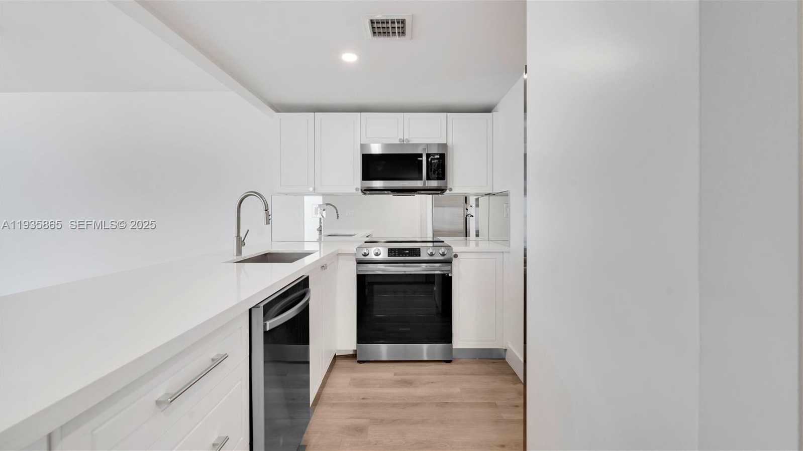 Small Image of 555 NORTH EAST 34TH ST #2209, Miami Number 8