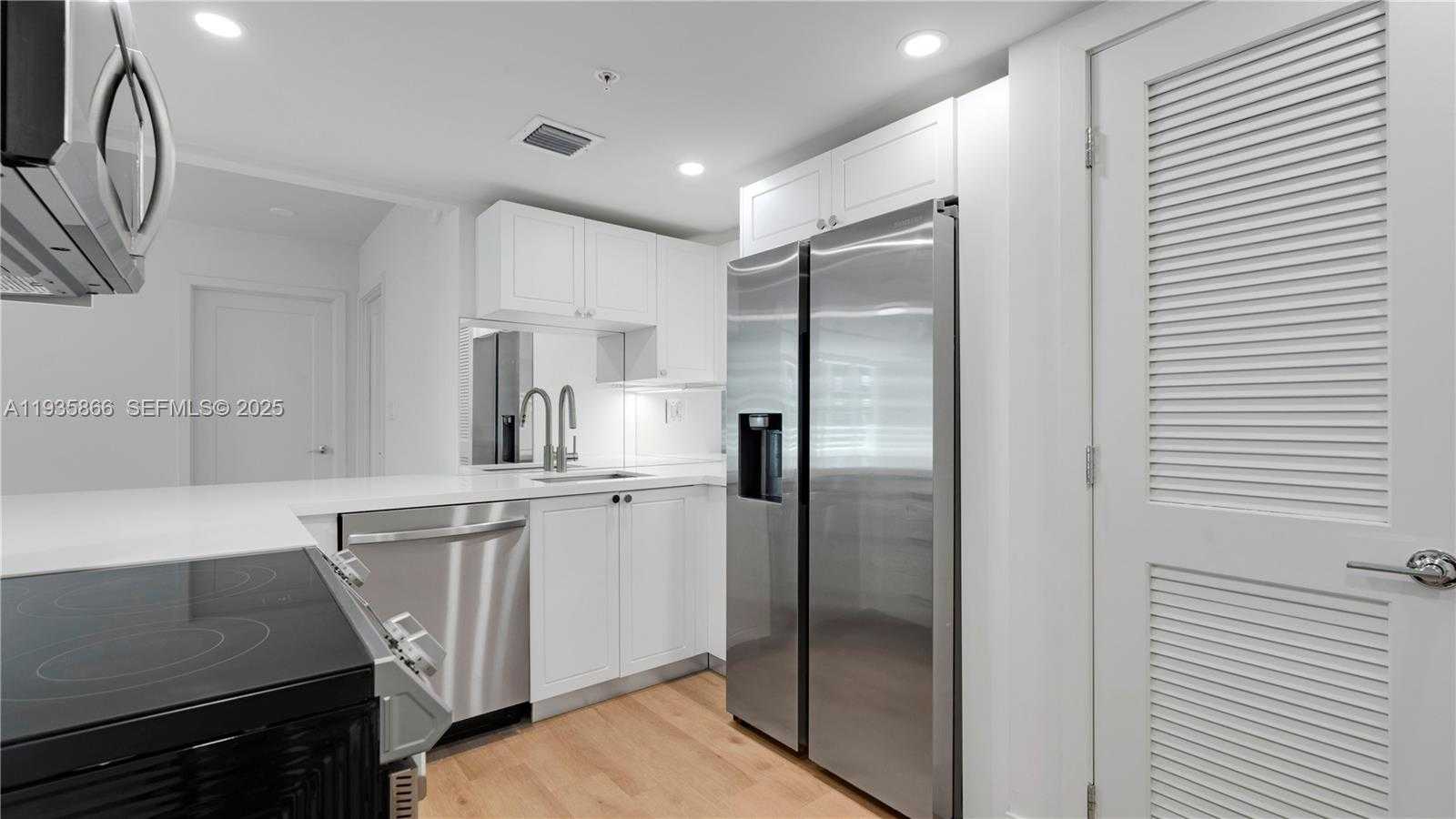 Small Image of 555 NORTH EAST 34TH ST #607, Miami Number 4