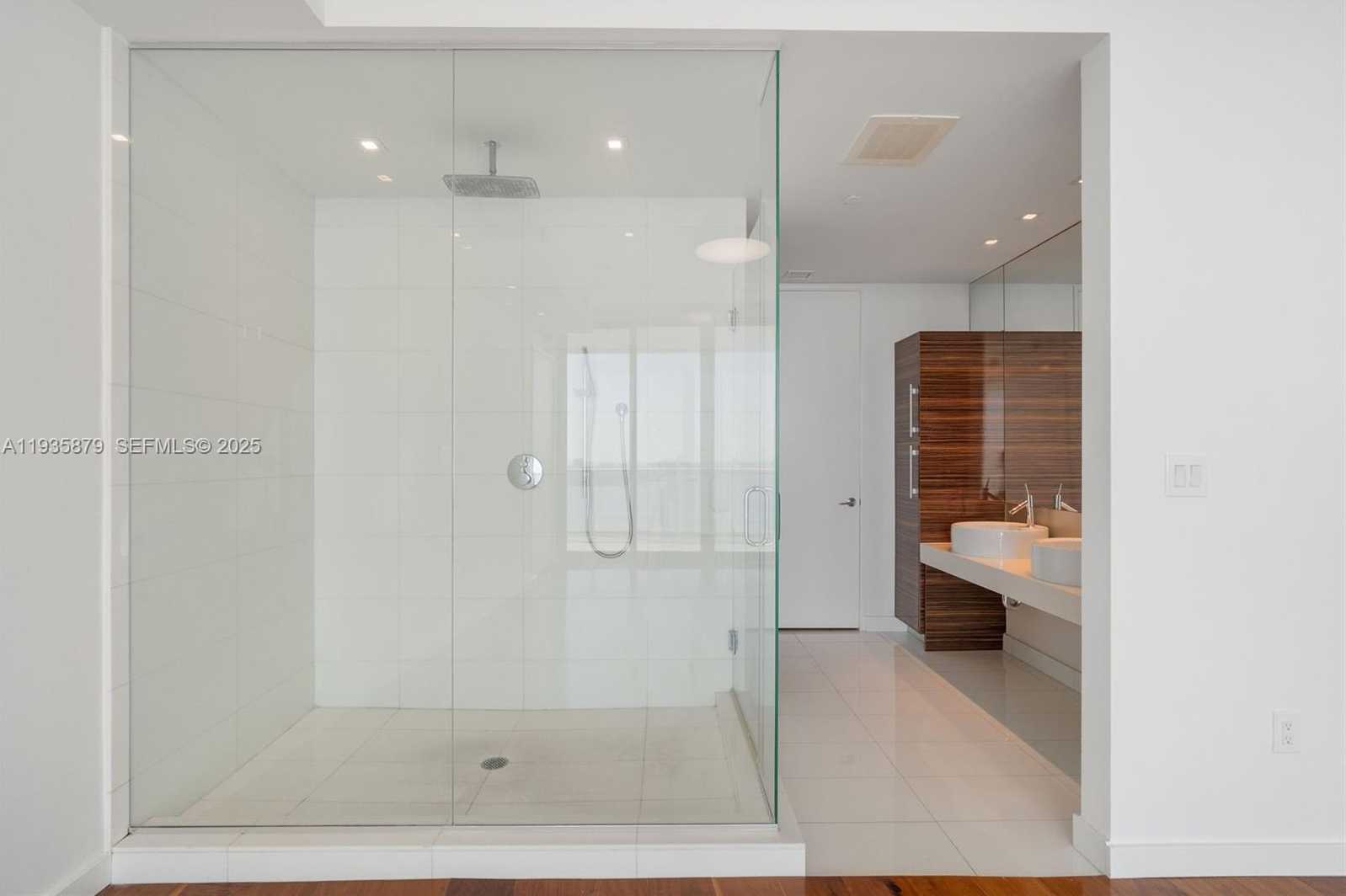 Small Image of 2020 NORTH BAYSHORE DR #3510, Miami Number 17