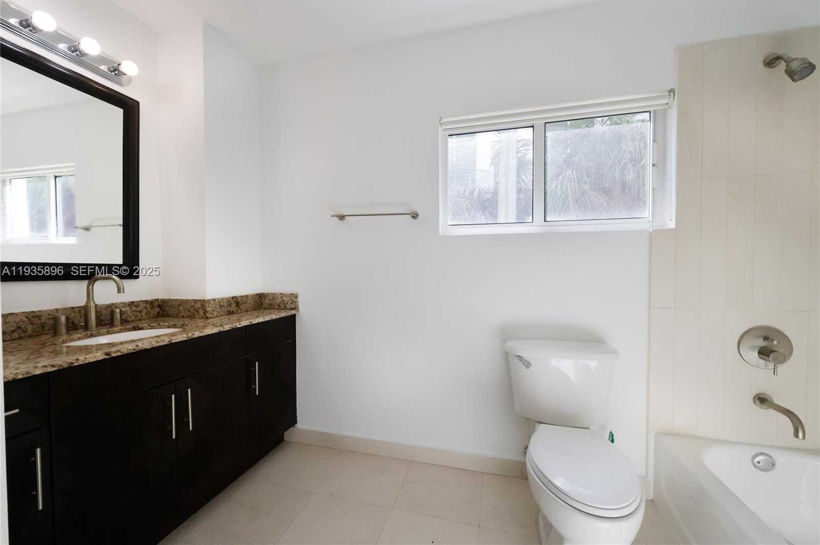 Small Image of 2020 PRAIRIE AVE #202, Miami Beach Number 10