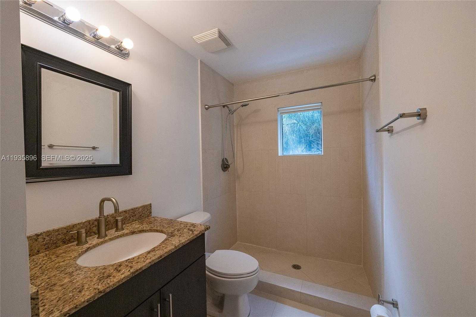 Small Image of 2020 PRAIRIE AVE #202, Miami Beach Number 13