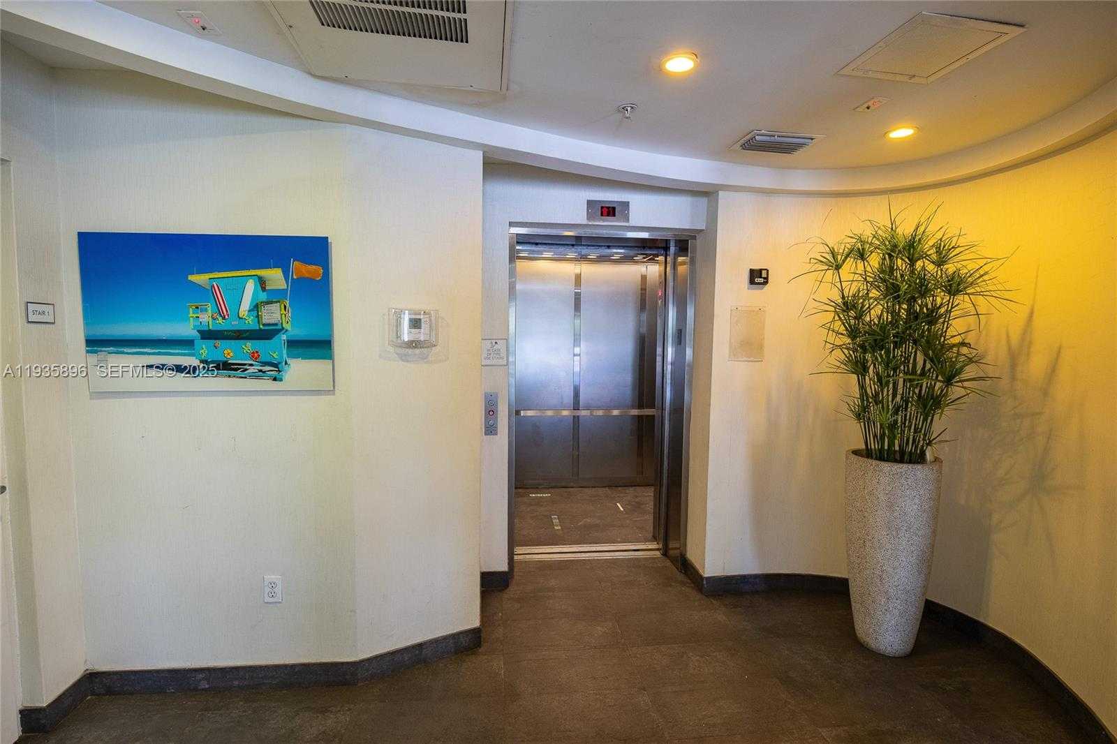 Small Image of 2020 PRAIRIE AVE #202, Miami Beach Number 15