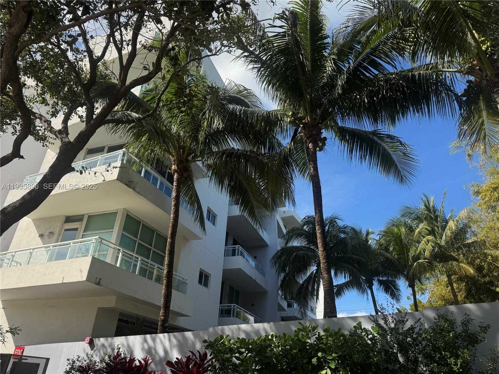 Small Image of 2020 PRAIRIE AVE #202, Miami Beach Number 2