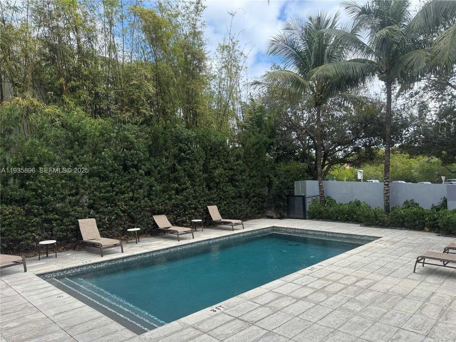 Small Image of 2020 PRAIRIE AVE #202, Miami Beach Number 4