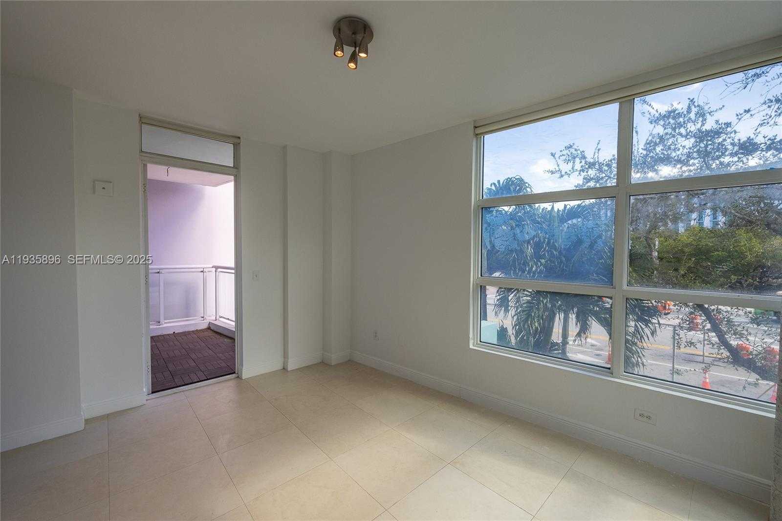 Small Image of 2020 PRAIRIE AVE #202, Miami Beach Number 5