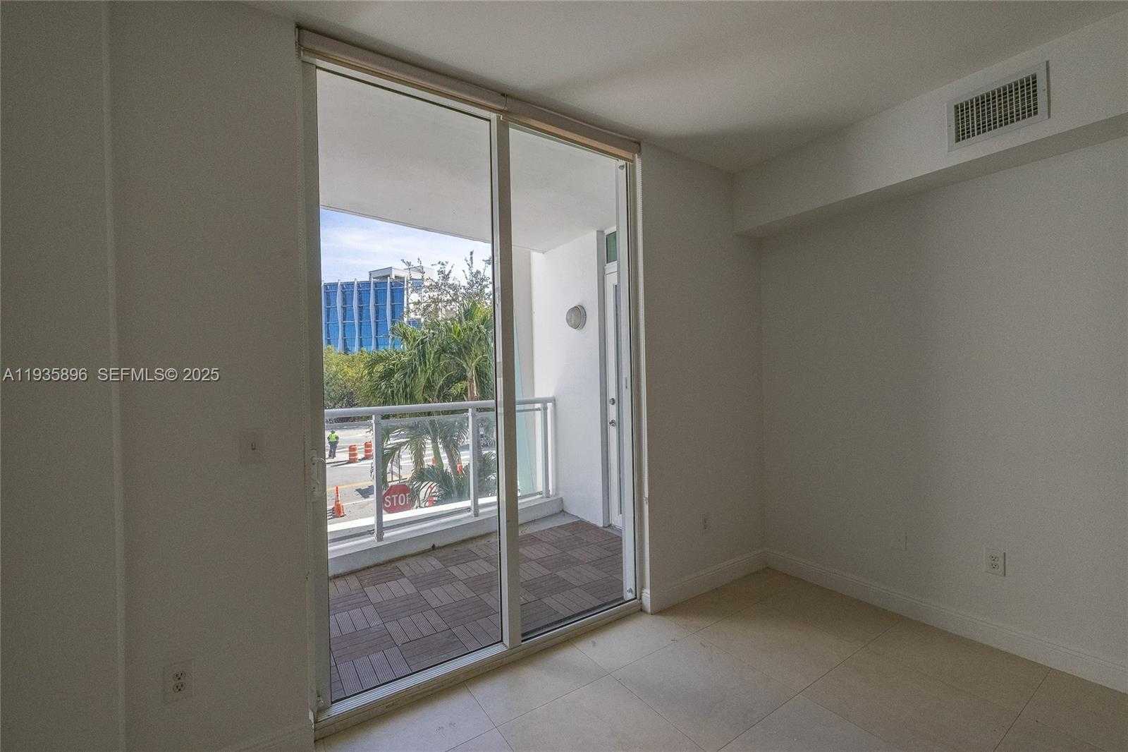Small Image of 2020 PRAIRIE AVE #202, Miami Beach Number 7