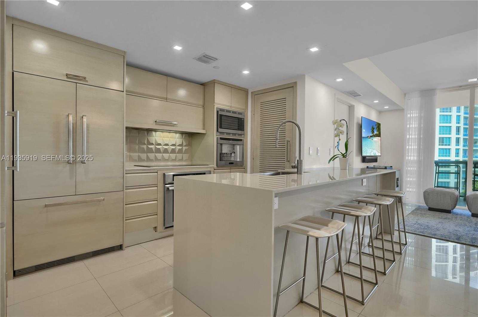 Small Image of 5875 COLLINS AVE #1003, Miami Beach Number 24