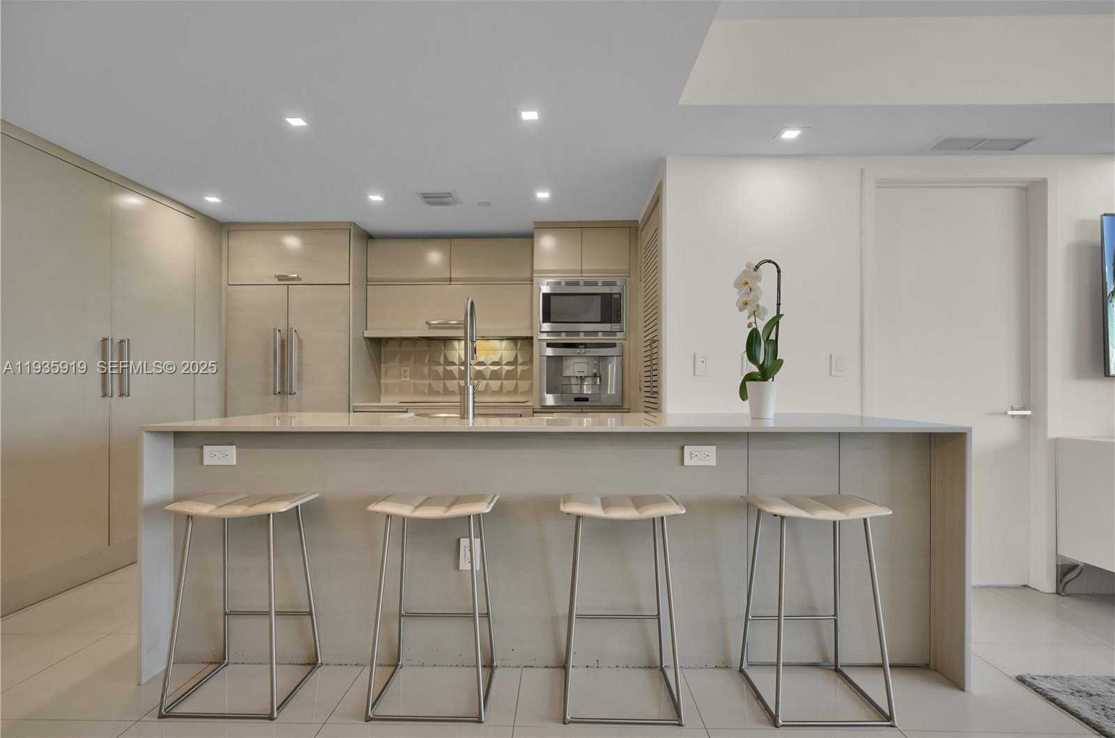 Small Image of 5875 COLLINS AVE #1003, Miami Beach Number 26