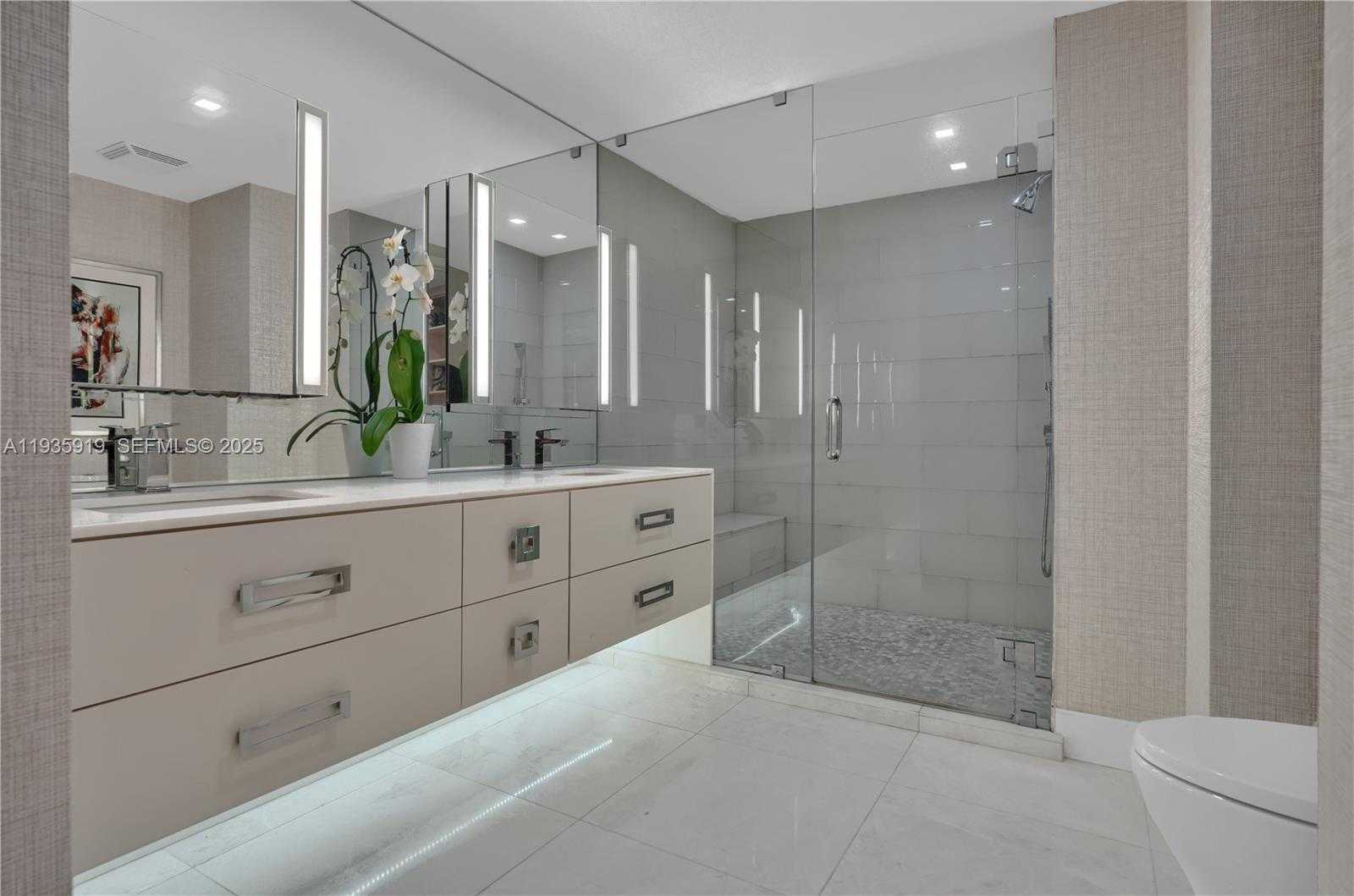 Small Image of 5875 COLLINS AVE #1003, Miami Beach Number 31