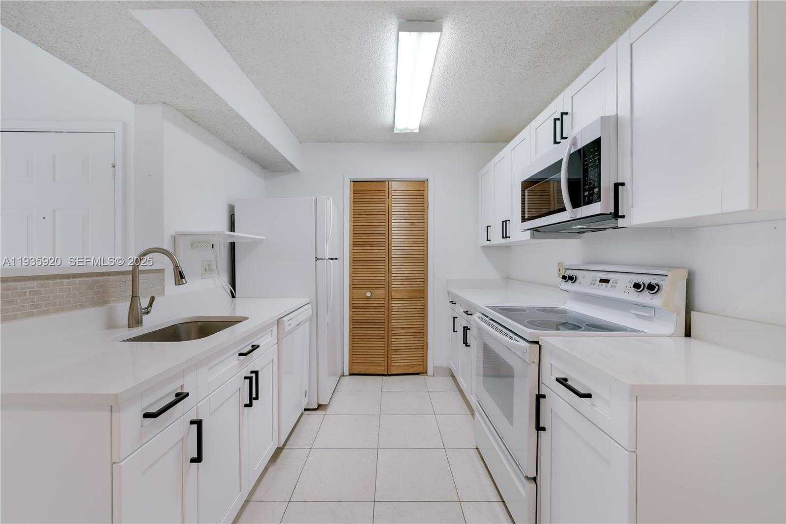 Small Image of 10361 SOUTH WEST 150TH CT #13207, Miami Number 4