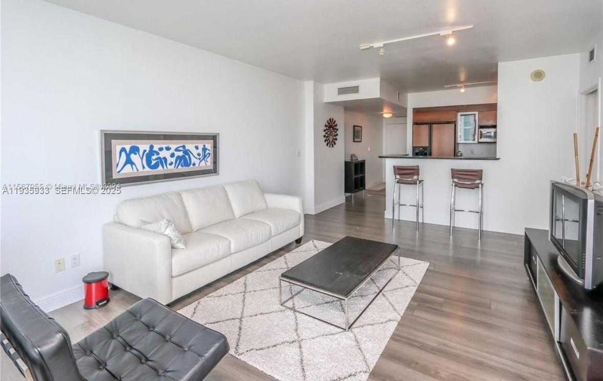 Small Image of 335 SOUTH BISCAYNE BLVD #2703, Miami Number 4