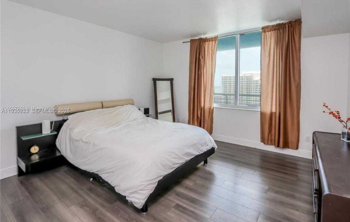 Small Image of 335 SOUTH BISCAYNE BLVD #2703, Miami Number 8