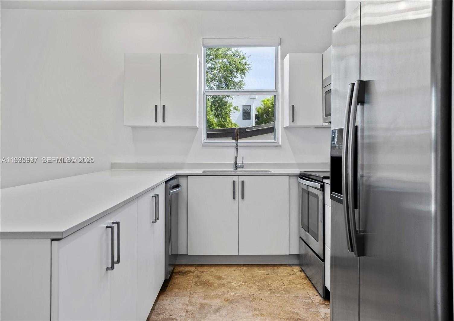 Small Image of 2784 SOUTH WEST 34TH AVE, Miami Number 17