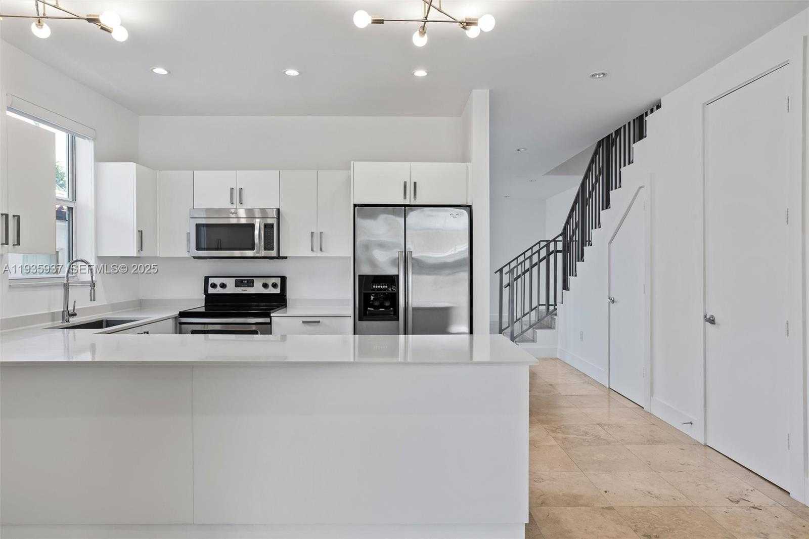 Small Image of 2784 SOUTH WEST 34TH AVE, Miami Number 18