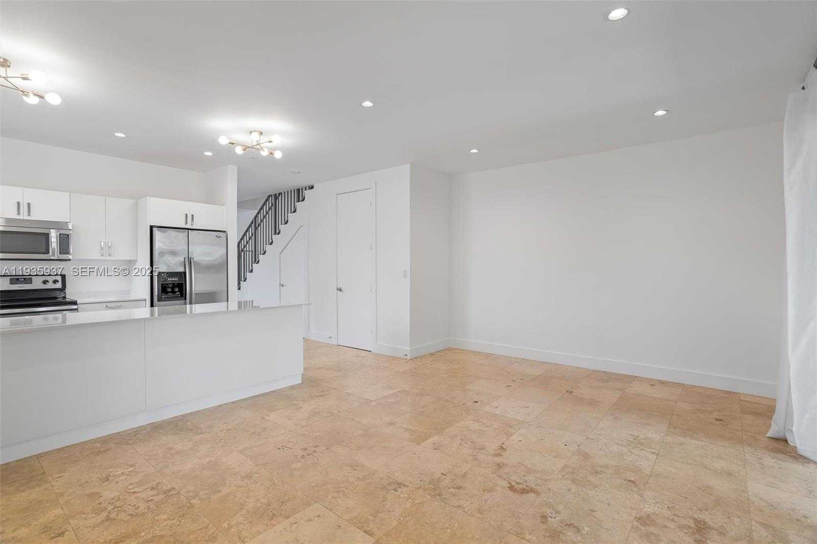 Small Image of 2784 SOUTH WEST 34TH AVE, Miami Number 19