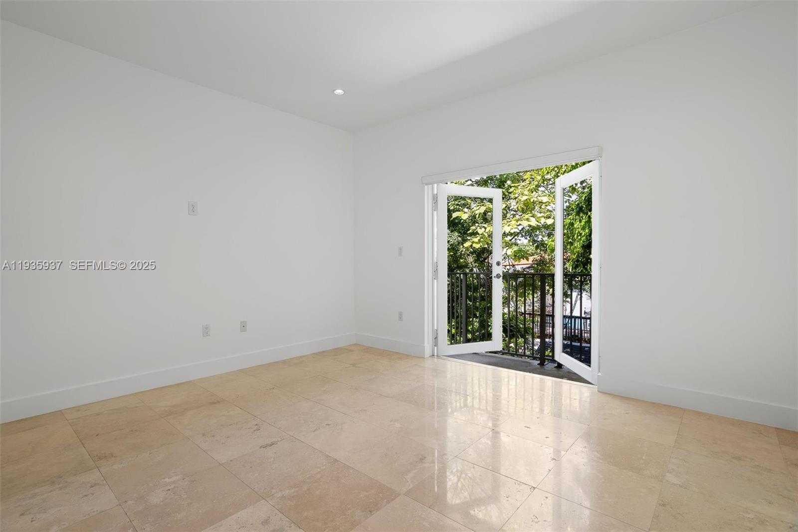 Small Image of 2784 SOUTH WEST 34TH AVE, Miami Number 25
