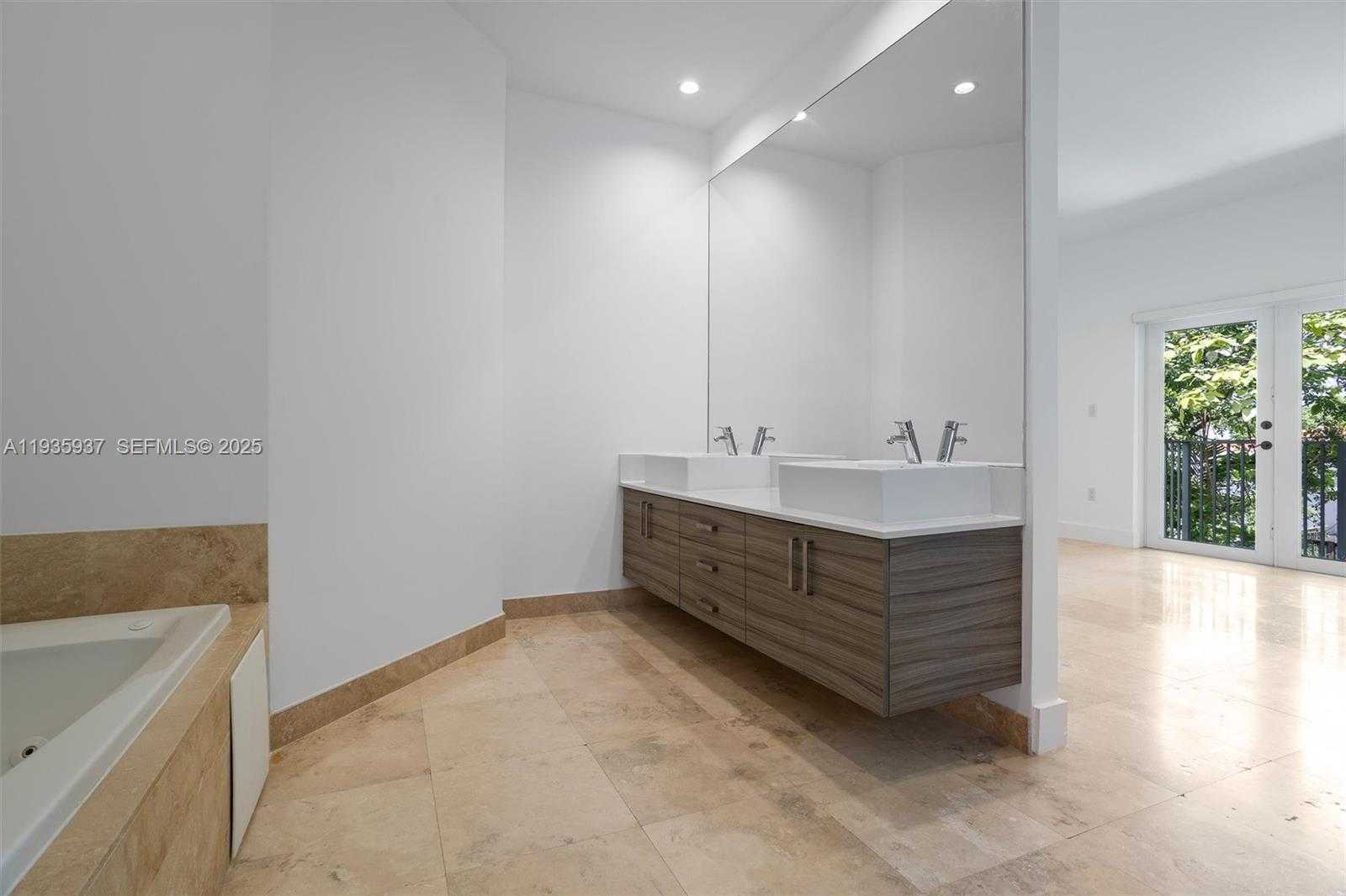 Small Image of 2784 SOUTH WEST 34TH AVE, Miami Number 26