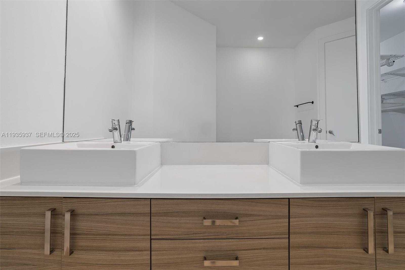 Small Image of 2784 SOUTH WEST 34TH AVE, Miami Number 27