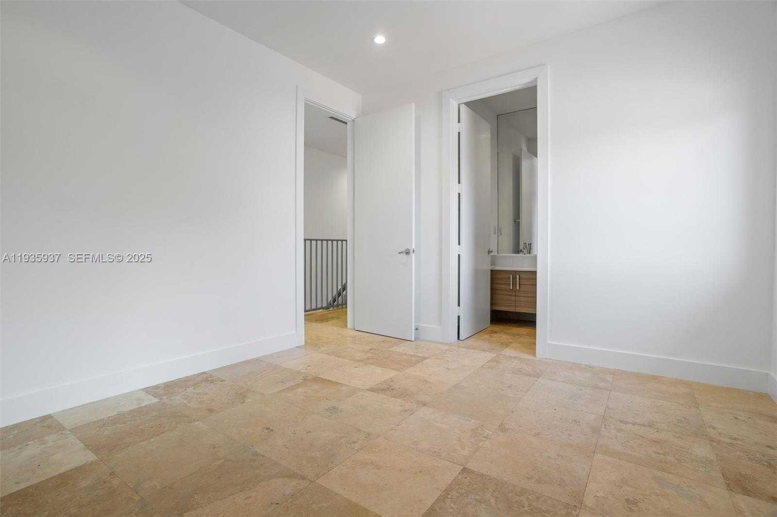 Small Image of 2784 SOUTH WEST 34TH AVE, Miami Number 31