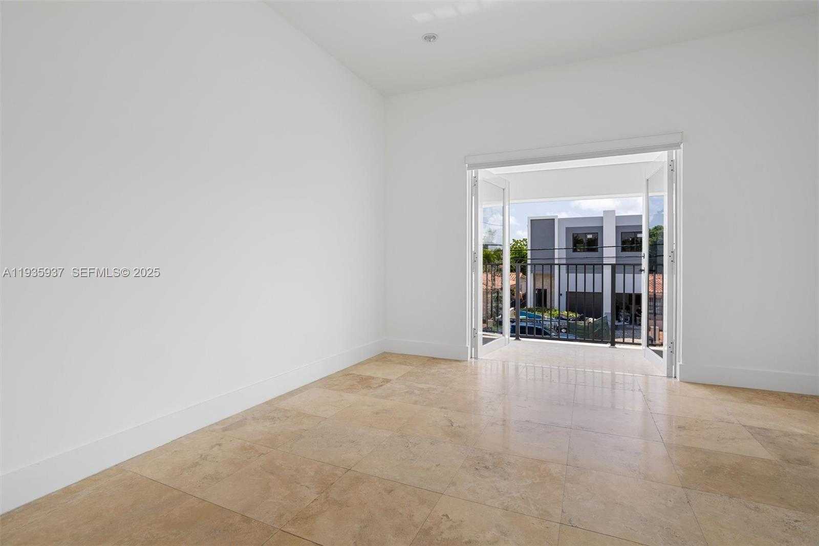 Small Image of 2784 SOUTH WEST 34TH AVE, Miami Number 36
