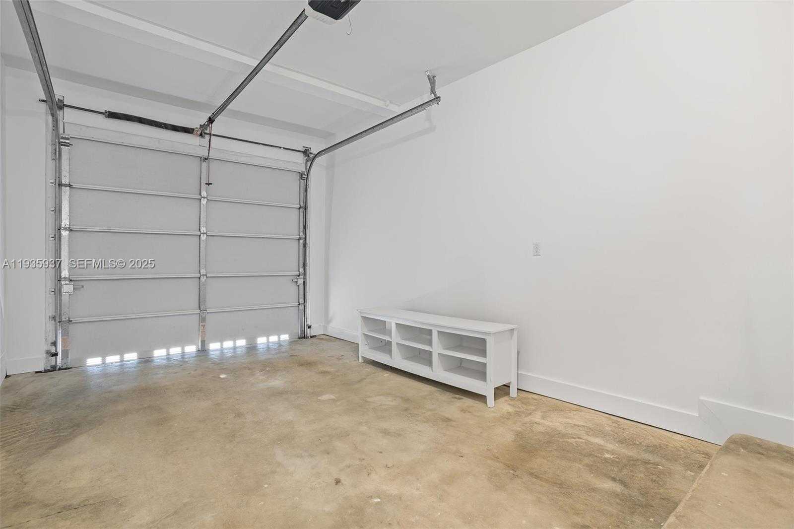 Small Image of 2784 SOUTH WEST 34TH AVE, Miami Number 39