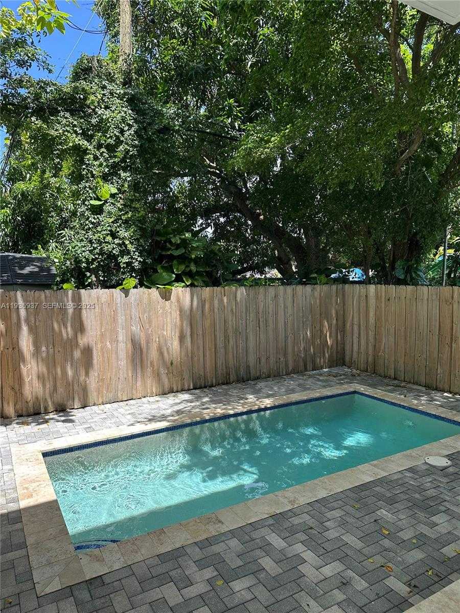 Small Image of 2784 SOUTH WEST 34TH AVE, Miami Number 47