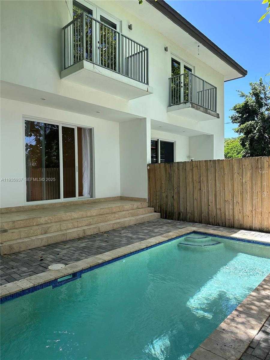 Small Image of 2784 SOUTH WEST 34TH AVE, Miami Number 48