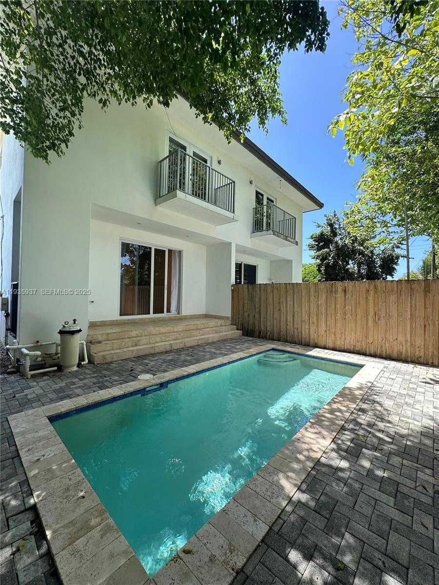 Small Image of 2784 SOUTH WEST 34TH AVE, Miami Number 49