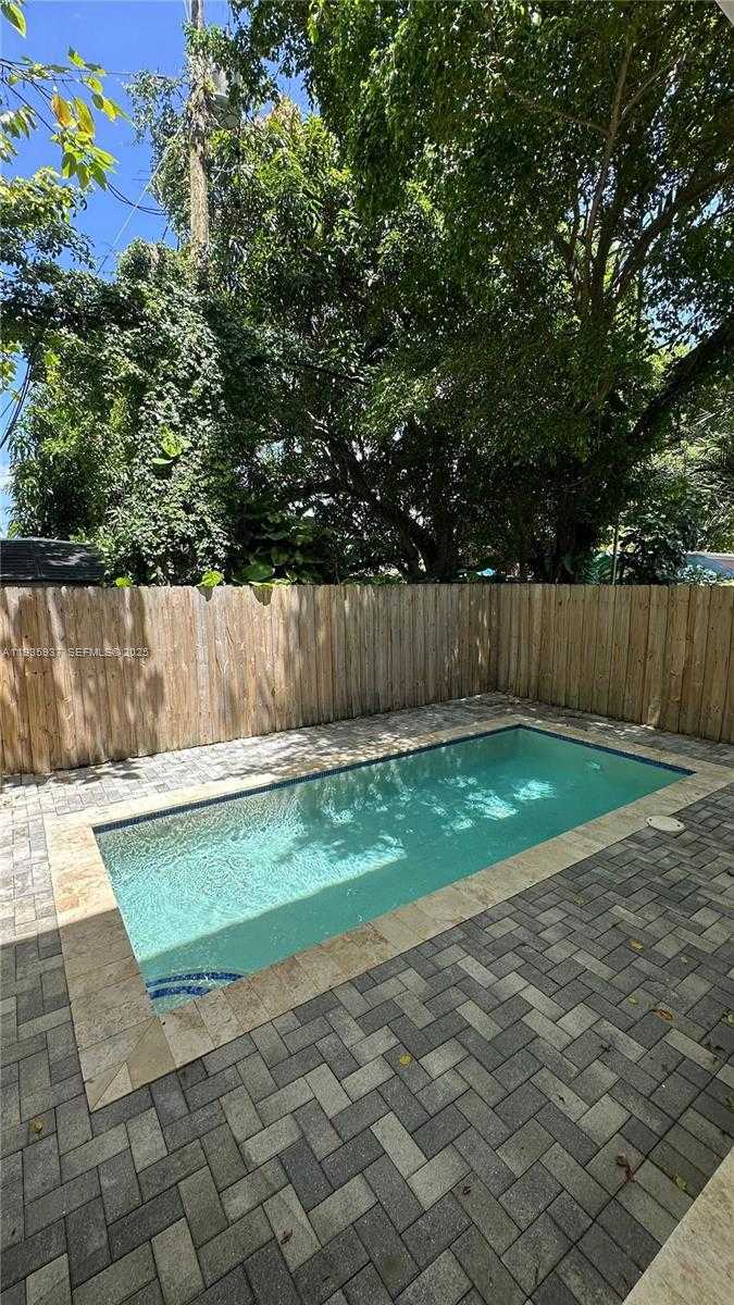 Small Image of 2784 SOUTH WEST 34TH AVE, Miami Number 51