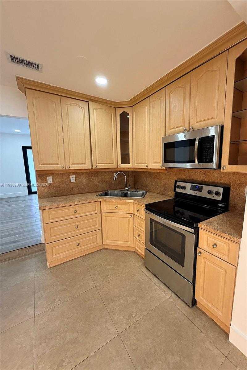 Small Image of 1526 SOUTH WEST 65TH AVE, West Miami Number 18