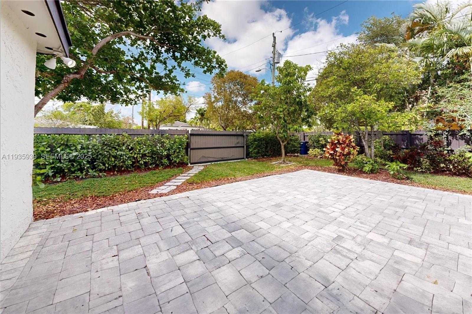 Small Image of 1526 SOUTH WEST 65TH AVE, West Miami Number 33