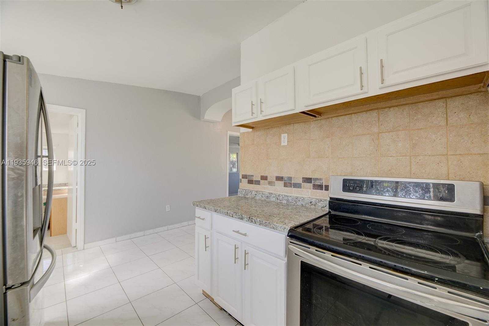 Small Image of 3510 SOUTH WEST 39TH ST, West Park Number 10