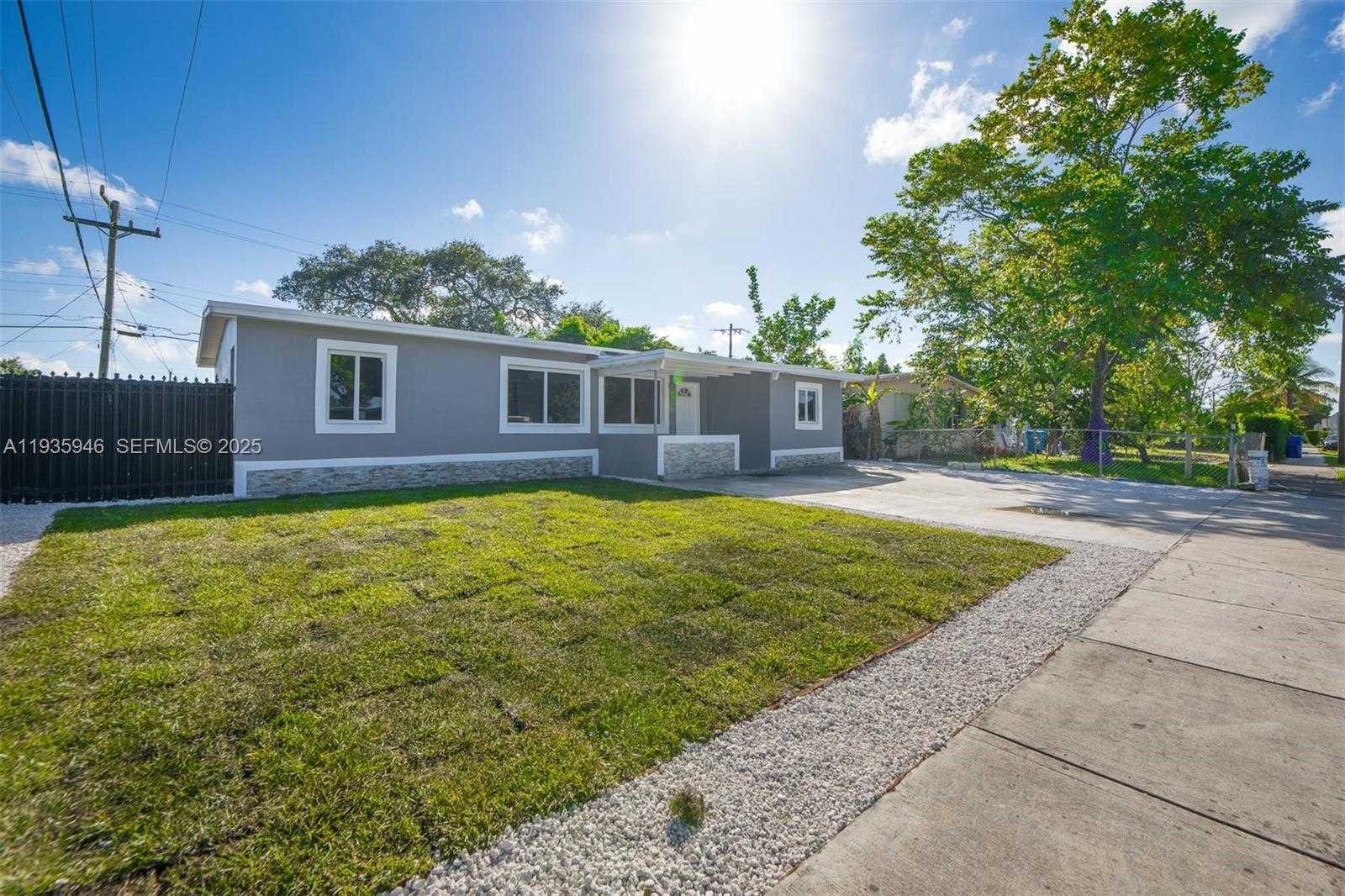 Small Image of 3510 SOUTH WEST 39TH ST, West Park Number 5