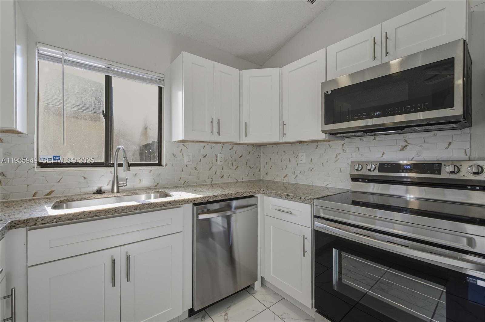 Small Image of 138 COLLY WAY, North Lauderdale Number 14