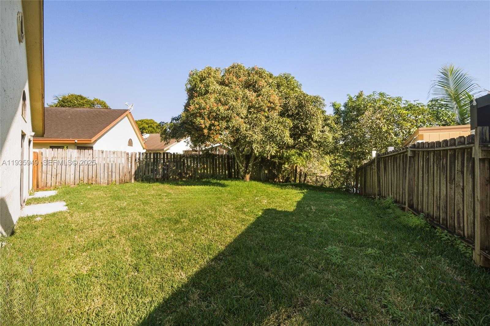 Small Image of 138 COLLY WAY, North Lauderdale Number 3