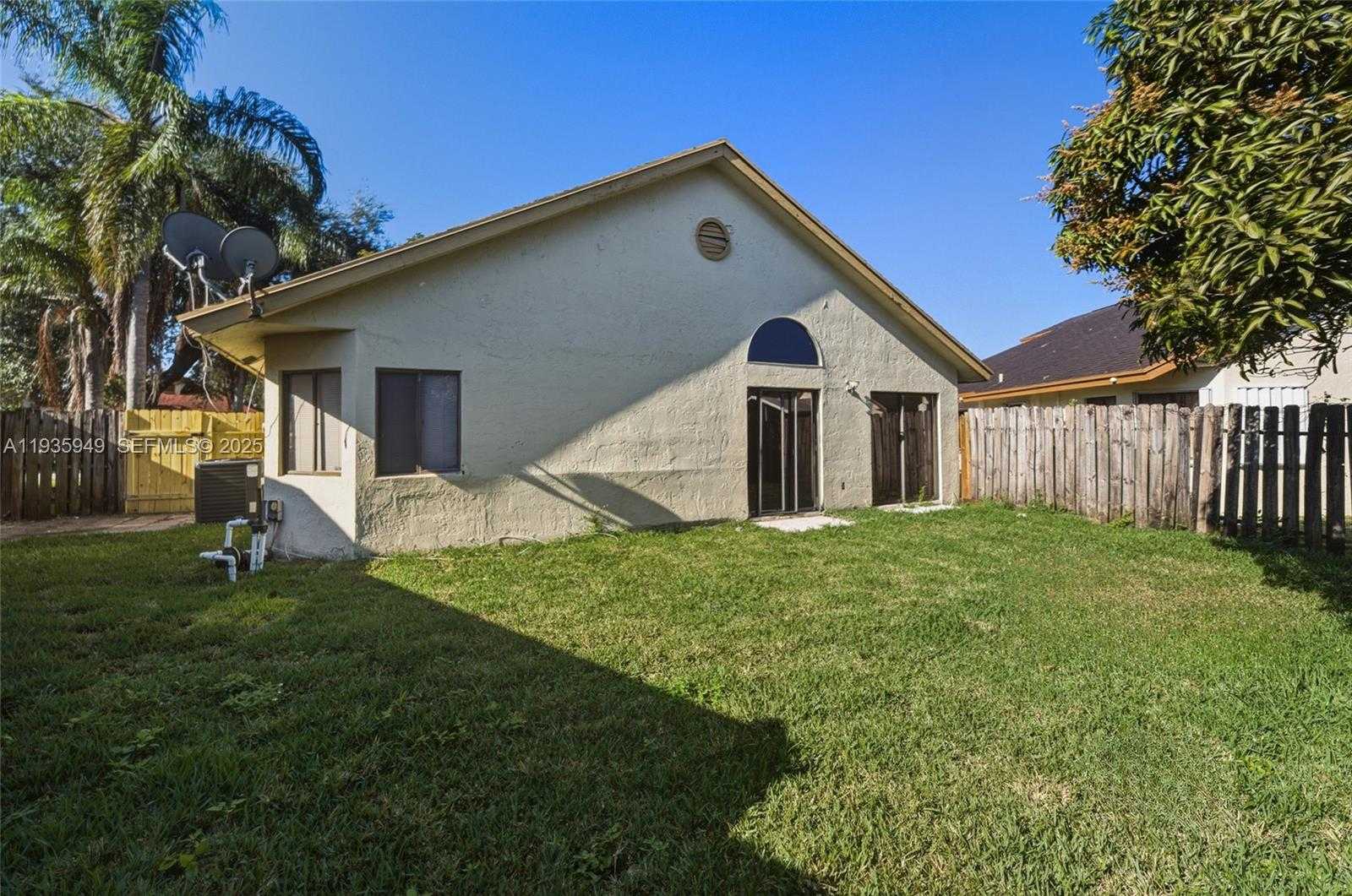 Small Image of 138 COLLY WAY, North Lauderdale Number 4